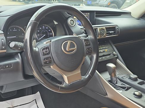 Used 2018 Lexus IS 300 image 15