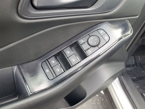 Used 2024 Nissan Rogue S image 9