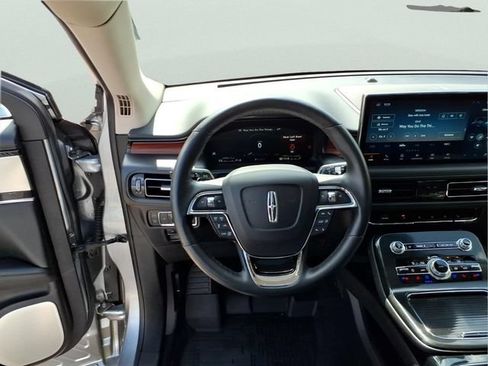 Used 2022 Lincoln Nautilus Reserve w/ Equipment Group 202A AWD/4WD image 13