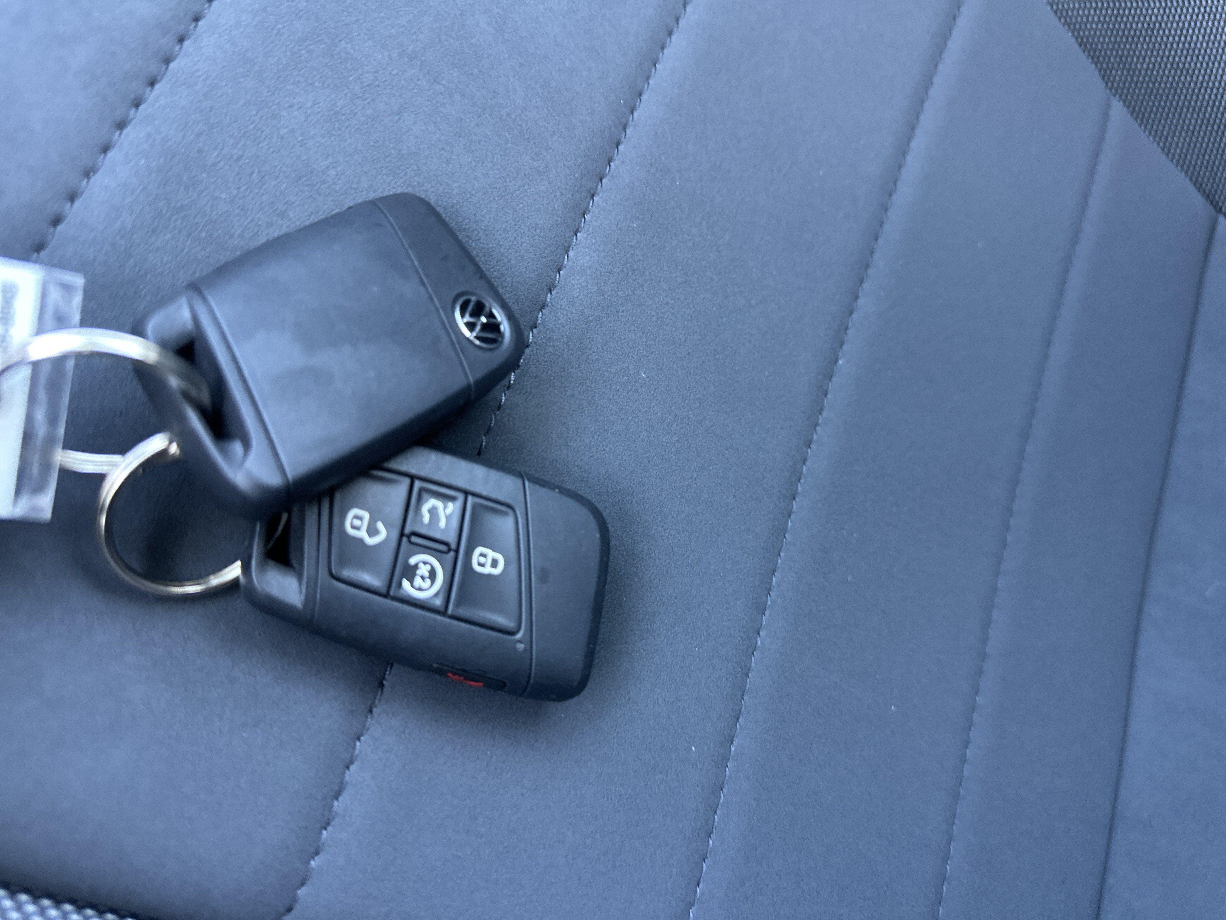 Used 2024 Volkswagen Taos SE w/ MDO Package FWD image 20