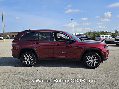 New 2025 Jeep Grand Cherokee Limited w/ Luxury Tech Group II image 15