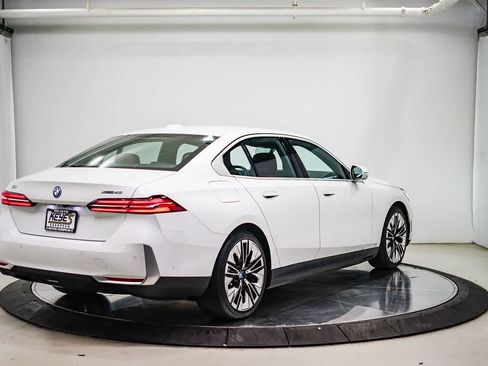 Used 2025 BMW i5 xDrive40 w/ Premium Package AWD/4WD image 4