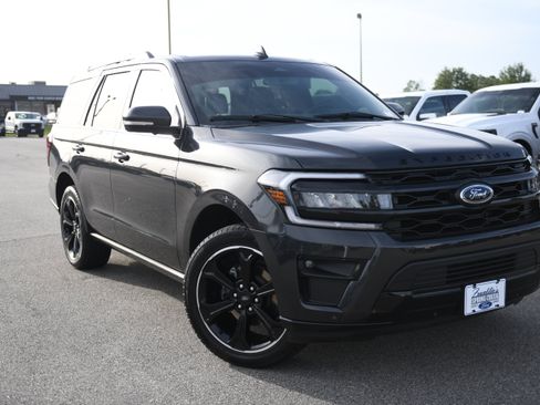 Used 2022 Ford Expedition Limited RWD image 3