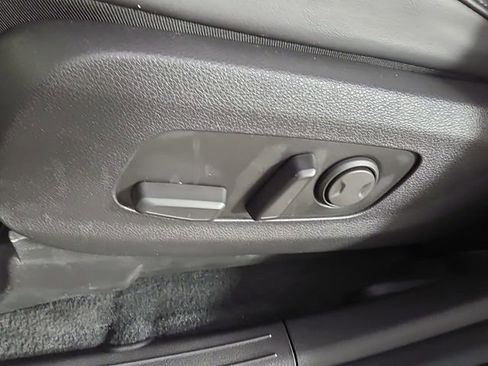 Used 2023 Kia Carnival LX FWD image 34