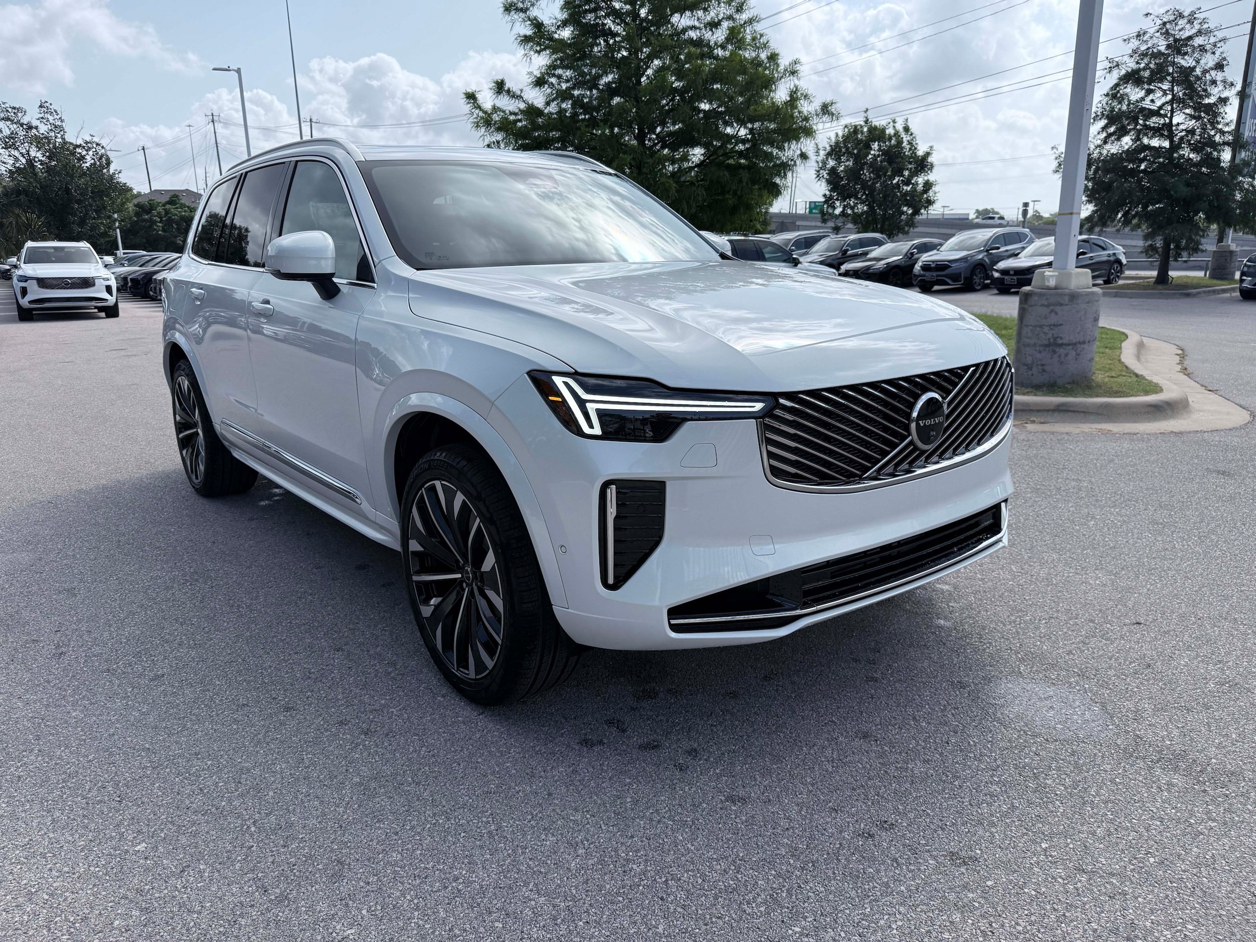 New 2026 Volvo XC90 T8 Plus w/ Protection Package Premier AWD/4WD image 7