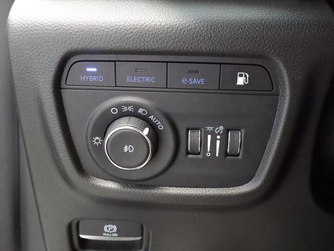 Used 2022 Jeep Grand Cherokee Limited 4xe w/ Luxury Tech Group II AWD/4WD image 34