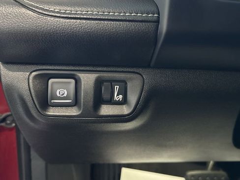 Certified 2022 GMC Acadia SLE w/ Driver Convenience Package image 17