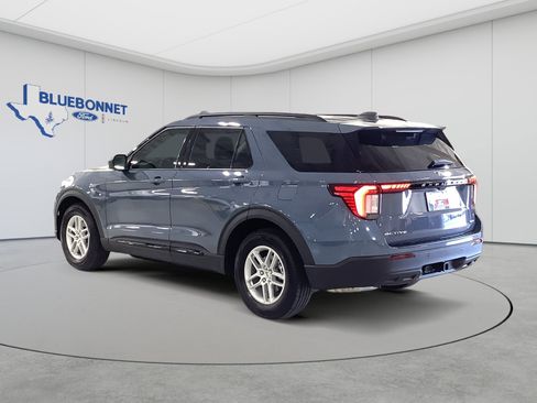 Certified 2026 Ford Explorer Active RWD image 7