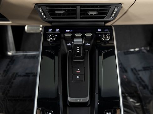 Certified 2025 Porsche 911 Carrera image 40