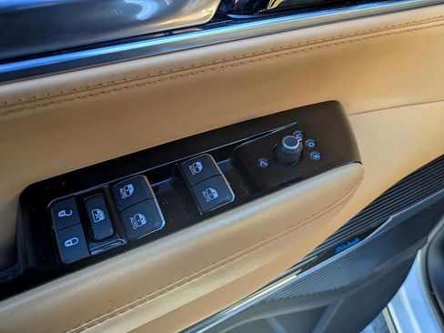 Used 2022 Jeep Grand Wagoneer Series III image 14