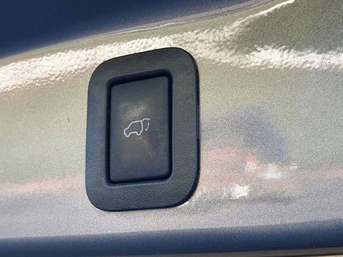 Used 2018 Toyota Highlander Limited FWD image 30