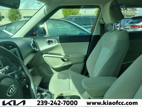 Used 2020 Kia Soul LX FWD image 5