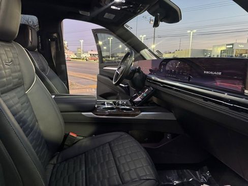 Used 2025 Cadillac Escalade Sport Platinum image 8