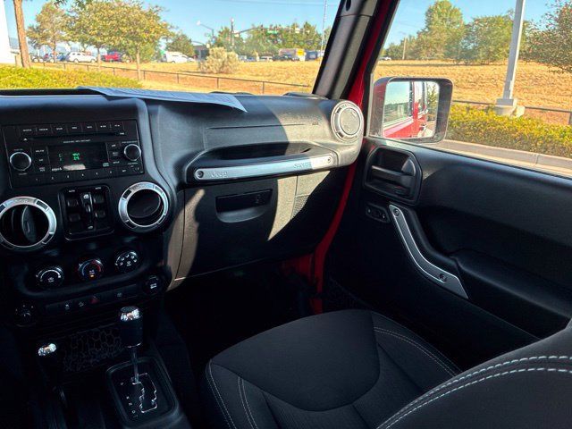 Used 2018 Jeep Wrangler Unlimited Rubicon AWD/4WD image 29