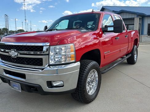 Used 2011 Chevrolet Silverado 2500 LT w/ Interior Plus Package AWD/4WD image 3