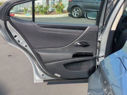 Used 2024 Lexus ES 300h w/ Premium Package image 28