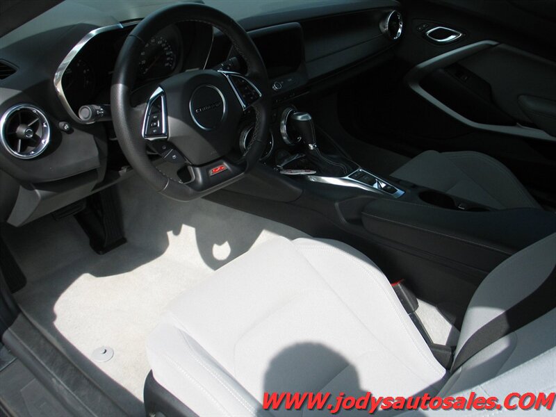 Used 2018 Chevrolet Camaro SS RWD image 2