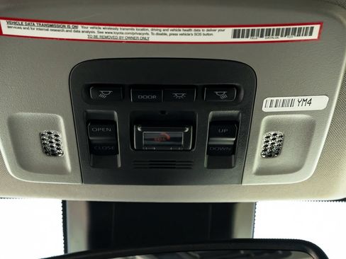 Used 2022 Toyota Camry SE w/ Convenience Package FWD image 18