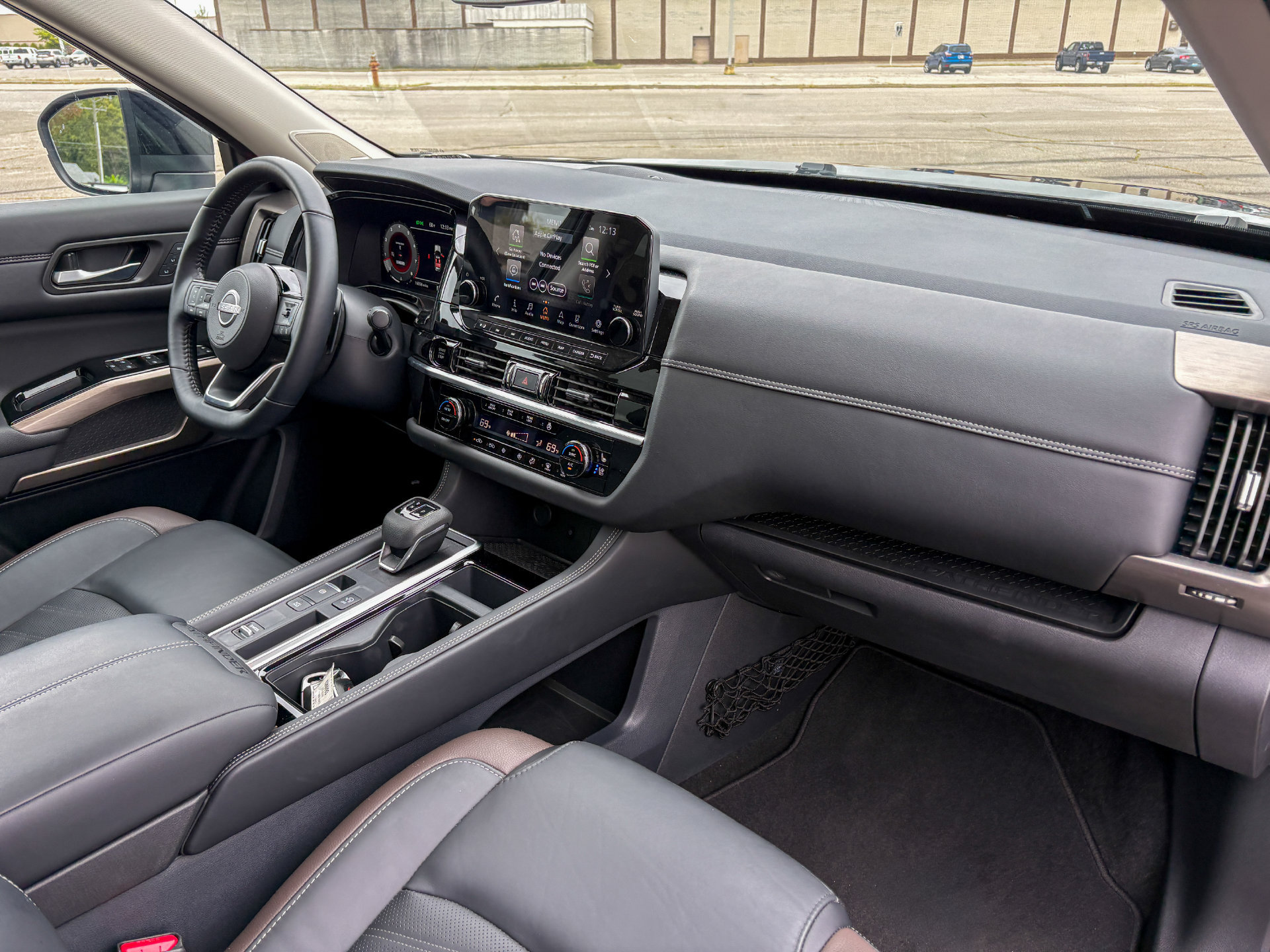 Used 2025 Nissan Pathfinder Platinum FWD image 25