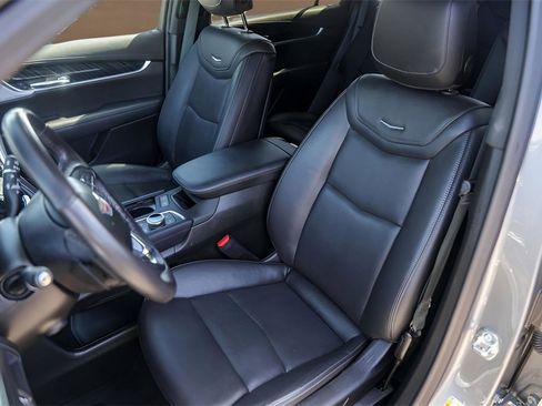 Used 2025 Cadillac XT6 Premium Luxury image 7