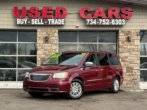 Used 2012 Chrysler Town & Country Touring-L w/ Premium Group image 1