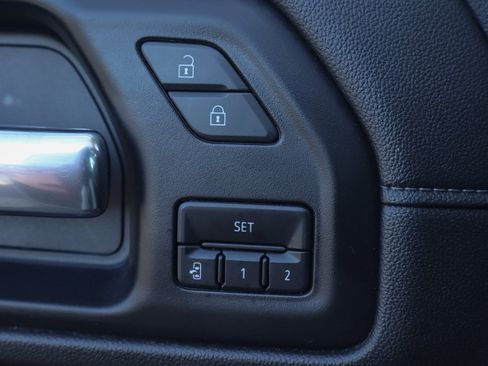 Used 2022 Chevrolet Silverado 1500 High Country w/ Technology Package image 16