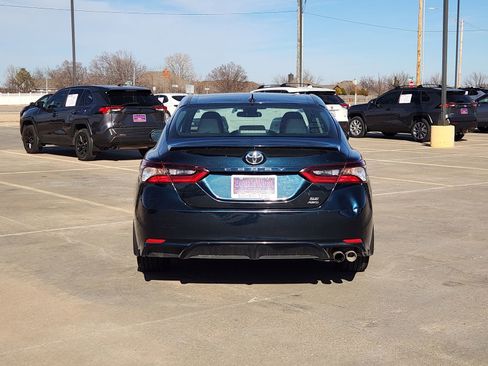 Used 2021 Toyota Camry SE w/ Cold Weather Package image 8
