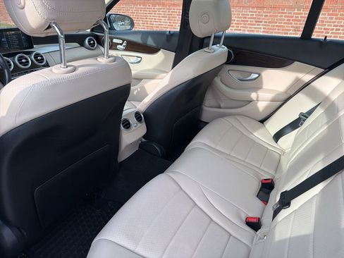 Used 2017 Mercedes-Benz C 300 4MATIC Sedan image 19
