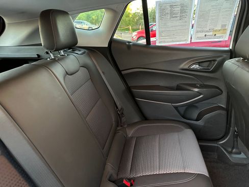 Used 2025 Chevrolet Trax LT image 35
