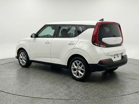 Used 2025 Kia Soul LX w/ LX Technology Package FWD image 6
