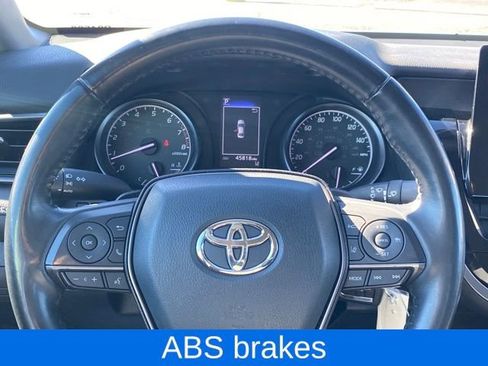 Used 2022 Toyota Camry SE image 8