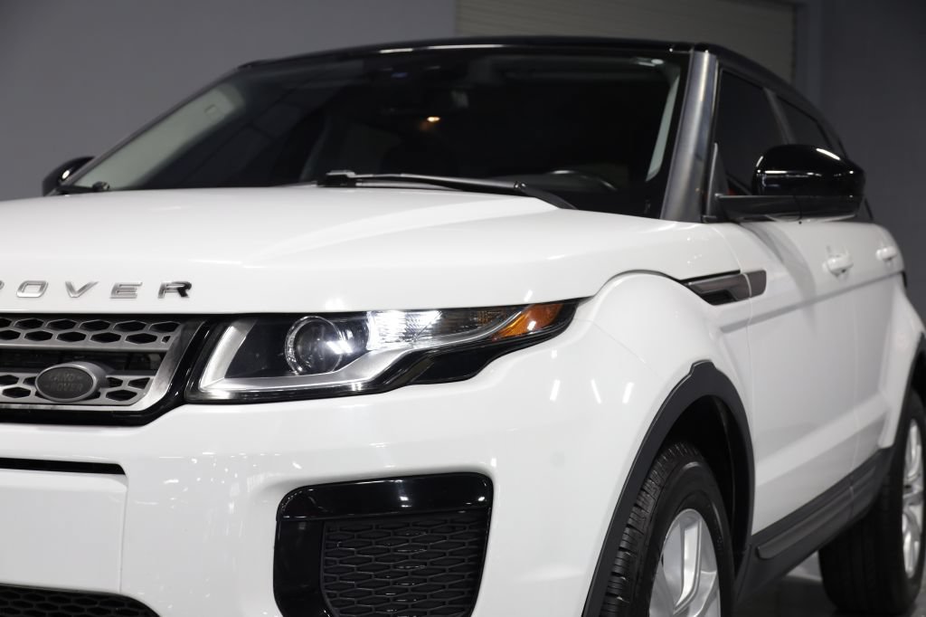 Used 2018 Land Rover Range Rover Evoque SE AWD/4WD image 34