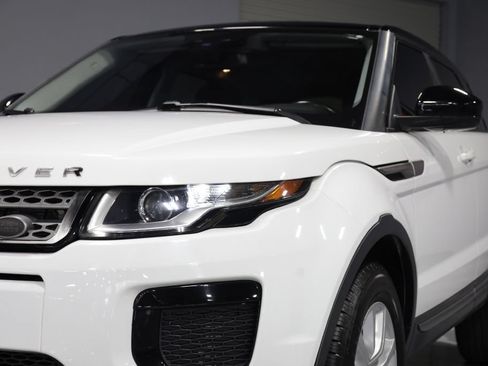 Used 2018 Land Rover Range Rover Evoque SE AWD/4WD image 34