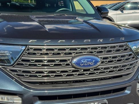 Used 2023 Ford Explorer XLT w/ Equipment Group 202A AWD/4WD image 9