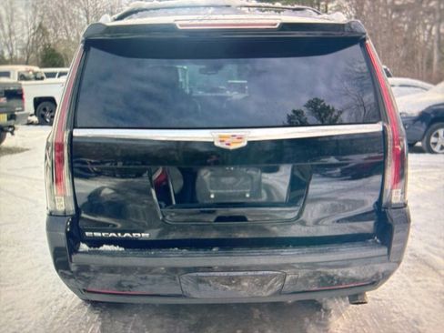 Used 2019 Cadillac Escalade Platinum image 4