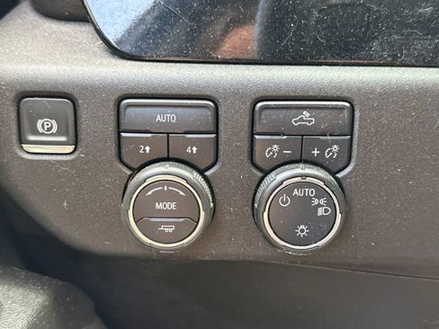 Used 2025 Chevrolet Silverado 1500 LT AWD/4WD image 27
