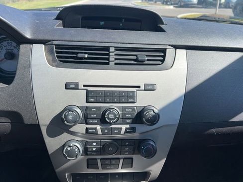 Used 2010 Ford Focus SE FWD image 20