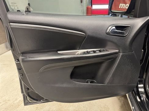 Used 2015 Dodge Journey Crossroad w/ Flexible Seating Group image 14