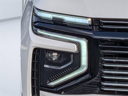 Used 2025 Chevrolet Tahoe High Country image 9