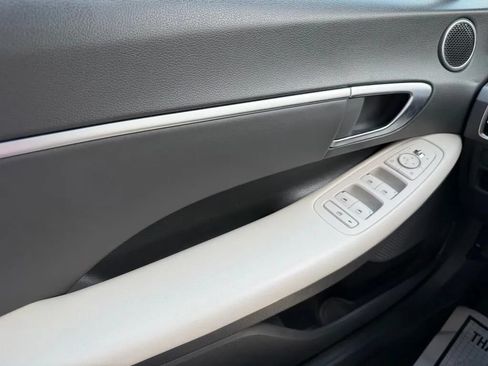 Used 2025 Hyundai Sonata SEL FWD image 12