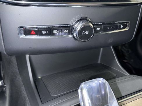 Used 2025 Volvo XC90 B6 Plus AWD/4WD image 25