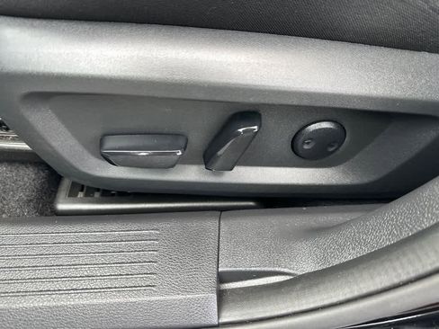 Used 2023 Nissan Rogue SV image 15