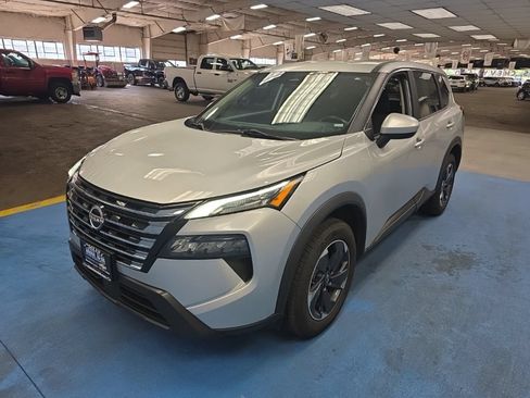 Used 2024 Nissan Rogue SV FWD image 15
