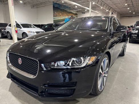 Used 2017 Jaguar XE Prestige image 21