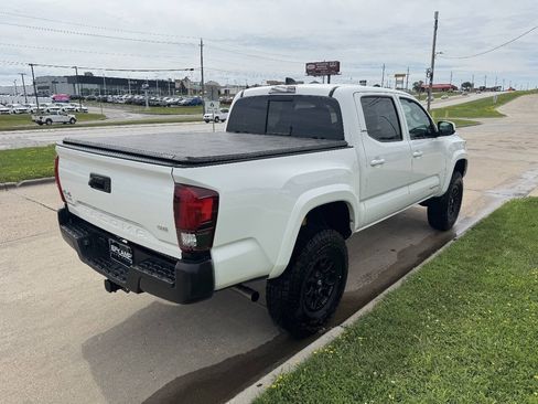 Used 2022 Toyota Tacoma SR5 AWD/4WD image 5