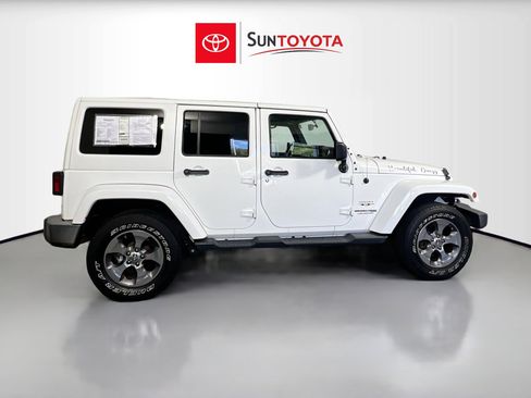 Used 2018 Jeep Wrangler Unlimited Sahara image 2