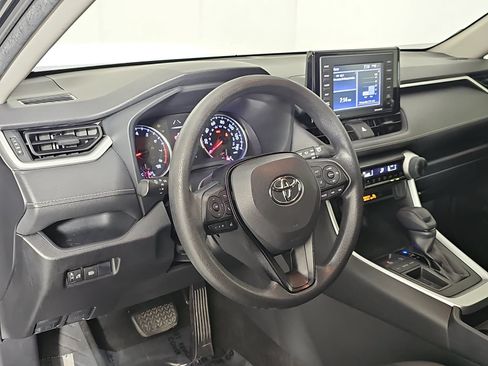 Used 2020 Toyota RAV4 LE FWD image 15
