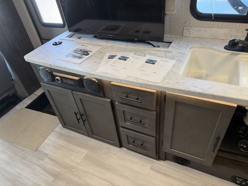 Used 2022 Ford E-450 and Econoline 450 Super Duty w/ Motorhome Prep Package image 58