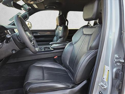 Used 2022 Jeep Wagoneer Series III w/ Flexible Seating Group image 18