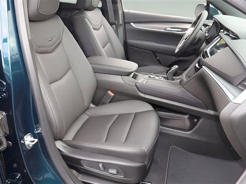 New 2026 Cadillac XT5 Luxury image 18